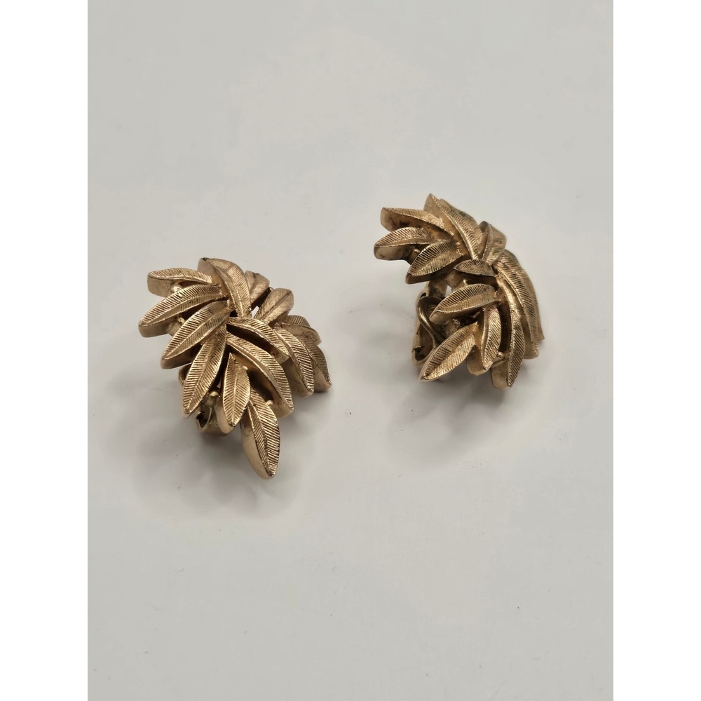 Vintage Trifari Gold Tone Textured Leaf Clip On Earrings Signed Crown Mark